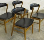 Fyra danska stolar i teak och svart galon, Farstrup 50-tal eller 60-tal.