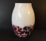Bertil Vallien Kosta big iridescent vase, Artist collection, 575 SEK 2022-10-03